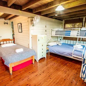 The Gallery - Beach Hideaway In Stunning 1770 Holiday home